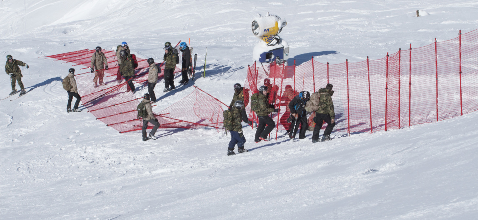 militares-en-pista-universisada.jpg