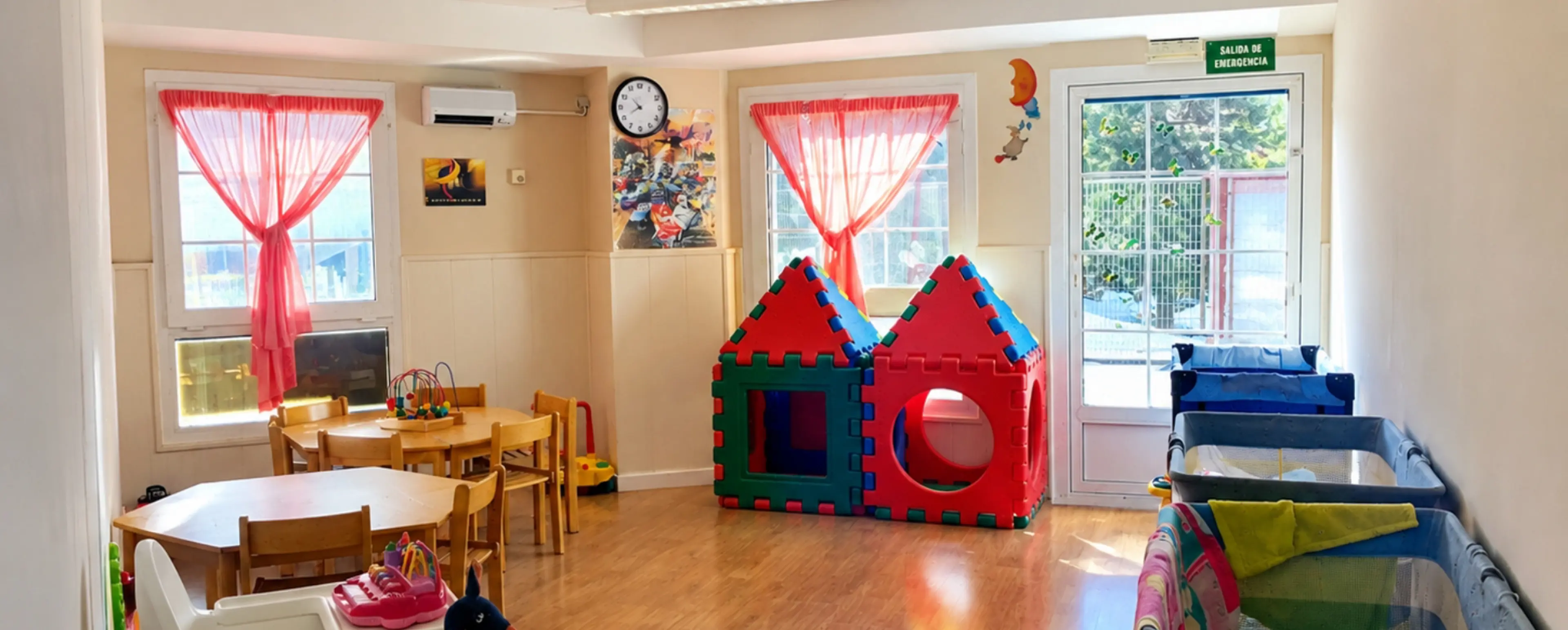 Children's Play Center: El Cole de la Nieve