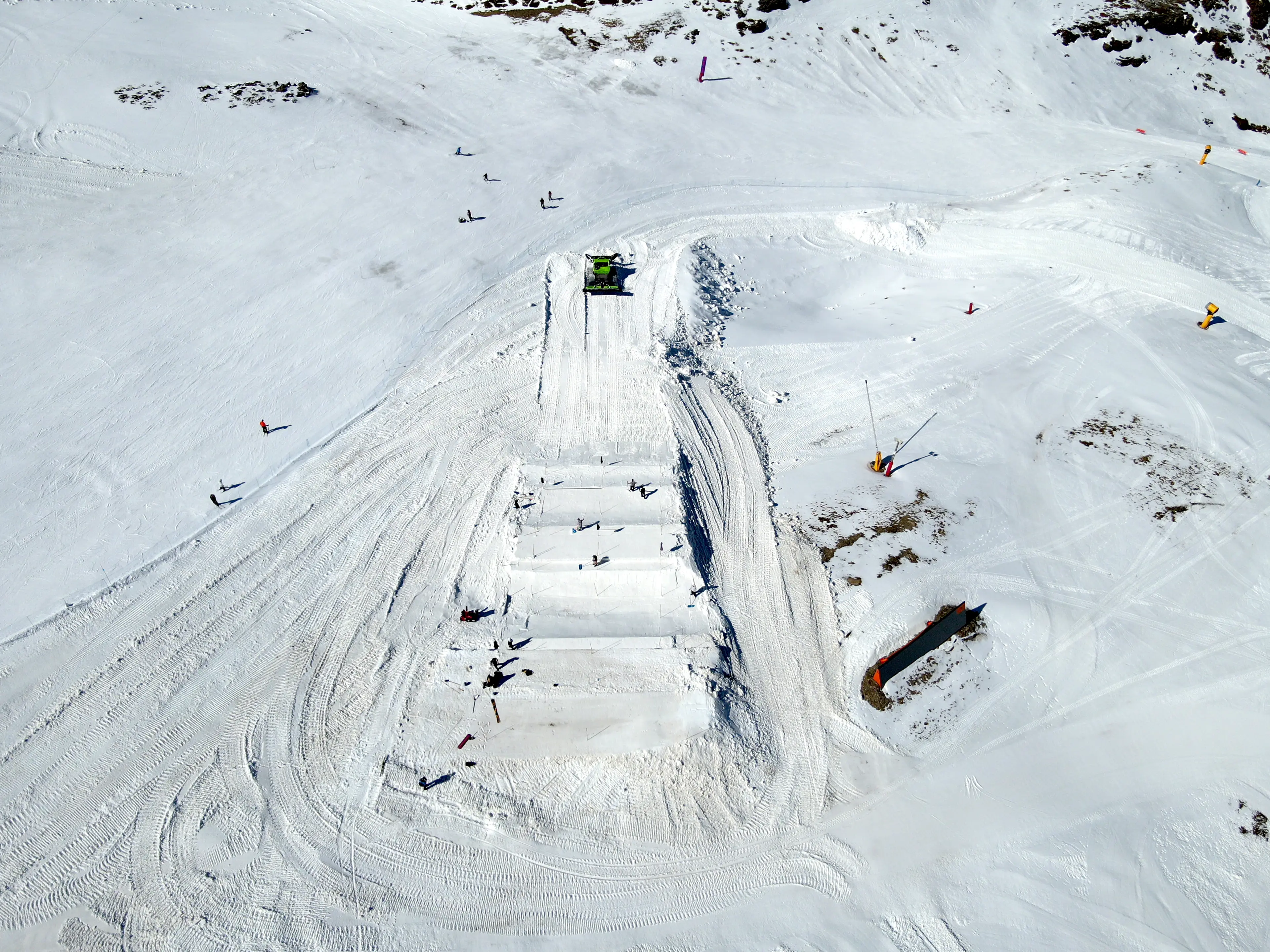 Trabajos en la salida del circuito SBX de la Copa del Mundo de Sierra Nevada (21/02/24)