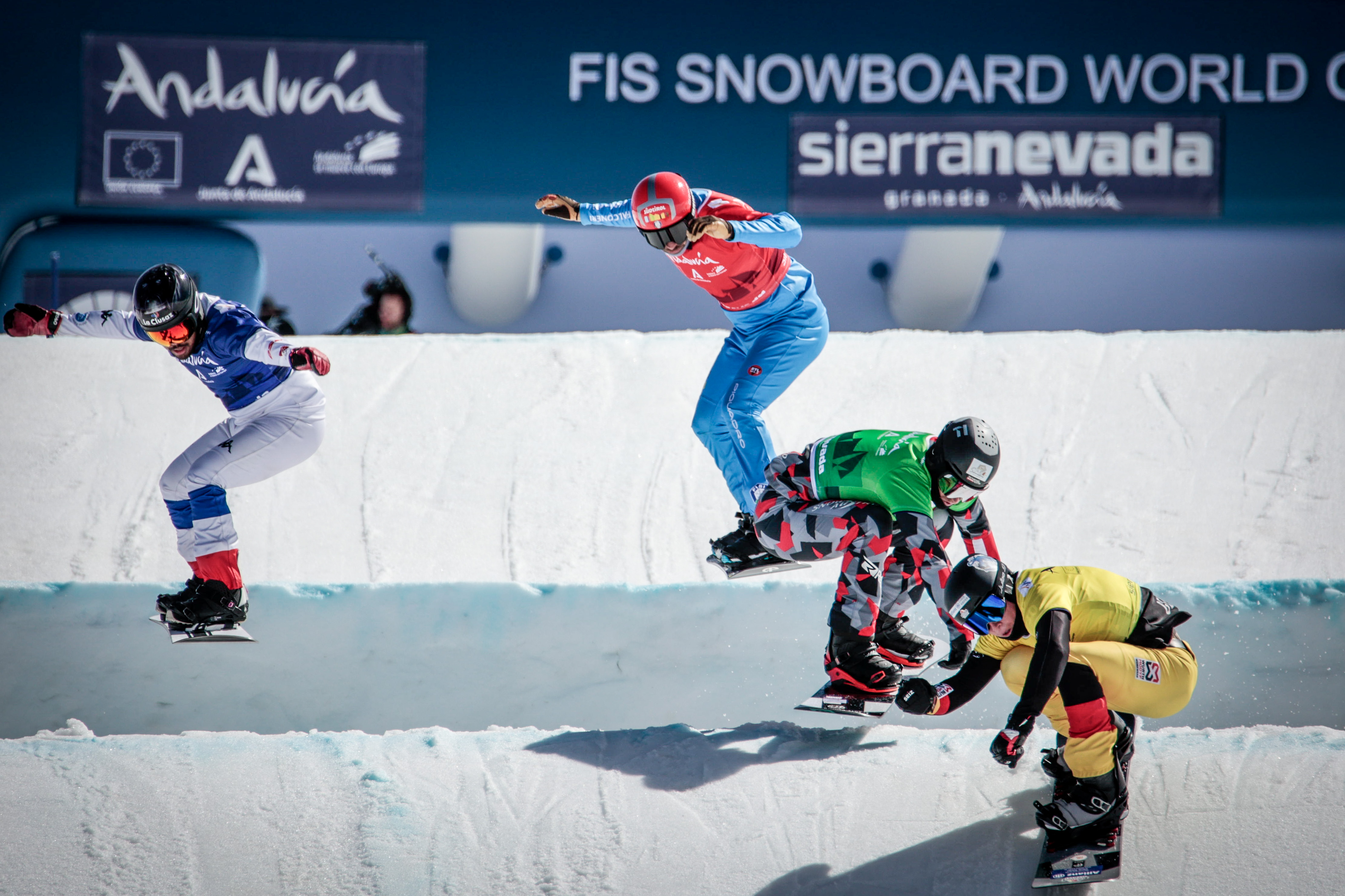 22 international TV channels will broadcast live the two Snowboard Cross World Cups in Sierra Nevada