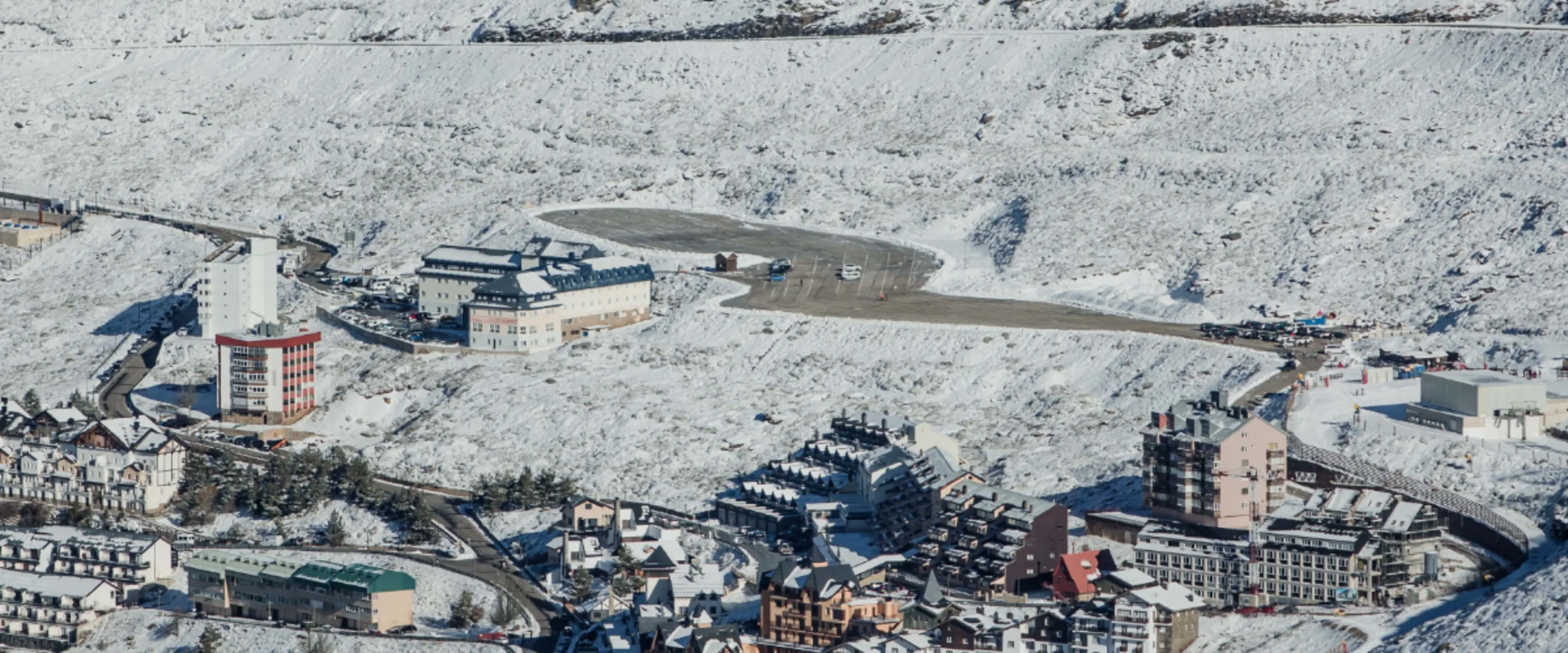 Los Peñones car park (cars only)