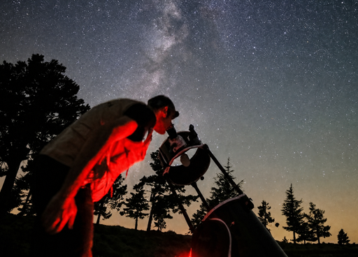 Telescopio Descubre La Luna De SN