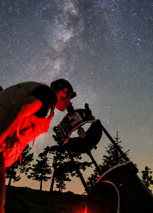 Telescopio Descubre La Luna De SN