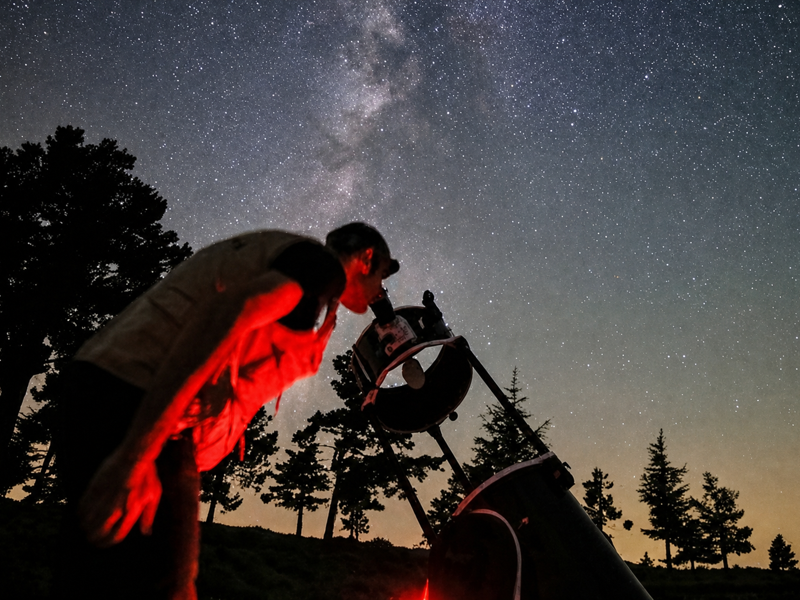 Telescopio Descubre La Luna De SN